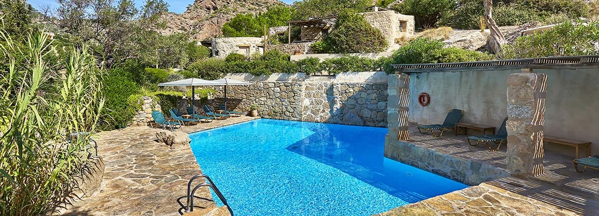 Heraklion Airport transfer to White River Cottages Makry Gialos pool and villas